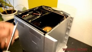 Reparaturanleitungen für Jura S Serie, Öffnen der Jura S75 / Jura S95