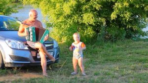 Ночь лунявая. Сережка 4 года поет ) на гармошке иг