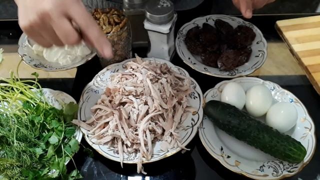 НА НОВЫЙ 2022 ГОД! 2 ТОПОВЫЕ РЕЦЕПТЫ ИСЧЕЗАЮЩИЕ САЛАТЫ НА НОВОГОДНИЙ СТОЛ ВСЁ СМЕШАТЬ И УТРАМБОВАТЬ смотреть онлайн