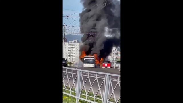 Загорелся автобус в Красноярске смотреть онлайн