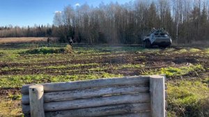 Поездка на БТР в СПб. Бойцы едут на броне БТР-80.