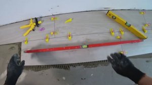 Укладка керамогранита на пол (день 1)