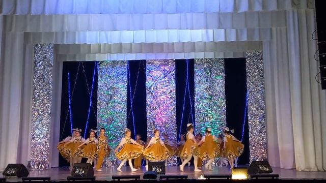 "Образцовый танцевальный коллектив "Калинка" "Ой блины, мои блины" смотреть онлайн