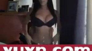 Hot Live Sex Cam Brunette twerking on VUXN