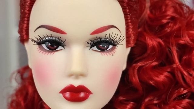 Пьёт кровь и хорошеет. Распаковка и обзор куклы MIZI doll The Brides of Dracula: LUCY.