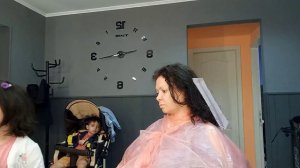 покраска волос удачно? выкрасила из чёрного в светло-коричневый. я довольна ?