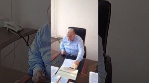 Зам.главы администрации выгнал из кабинета вместе с участковым.