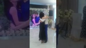 Танец мамы с сыном на свадьбе
