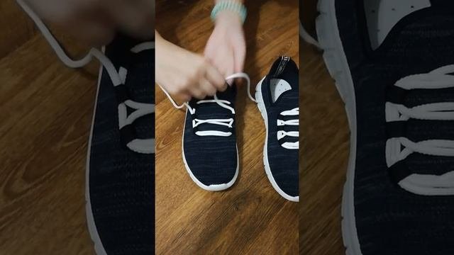 КАК ЗАВЯЗАТЬ ШНУРКИ НА КРОССОВКИ НА ТРЕХ ПЕТЛЯХ БЕЗ УЗЛОВ