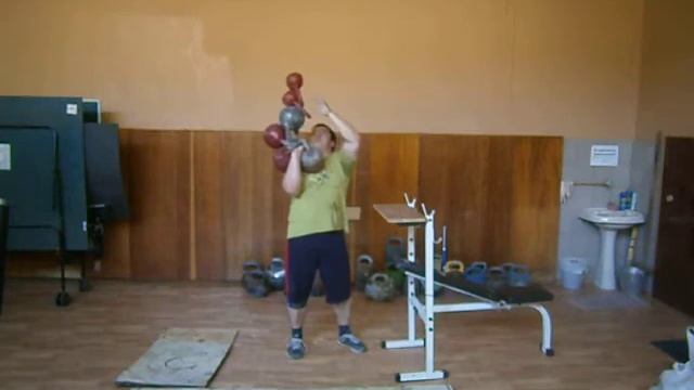 ШЕСТЬ ГИРЬ одной рукой 6×8 кг смотреть онлайн