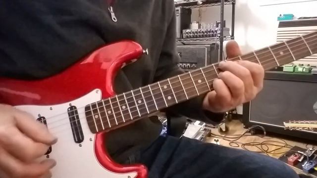 Locking staggered tuners work (If your gonna use the trem). (Squier Bullet Strat) смотреть онлайн