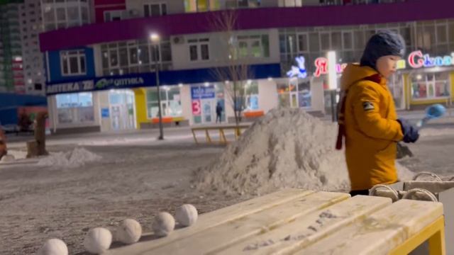 СНЕЖКОЛЕП / ЛЕПЛЮ КРУТЫЕ СНЕЖКИ ДЕТСКОЙ ИГРУШКОЙ смотреть онлайн