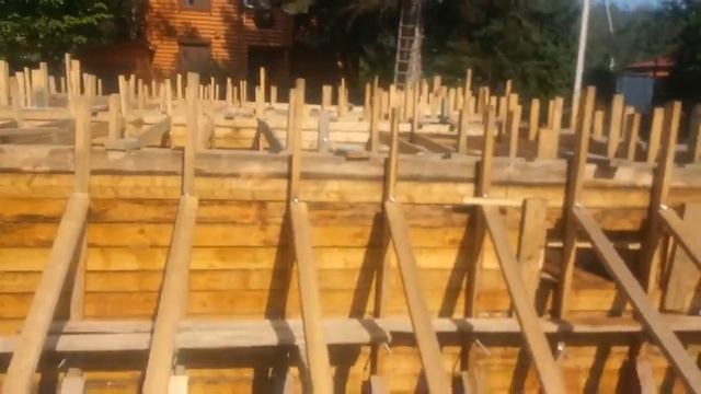 Серия №19. Цокольный этаж. Часть 3. Ухаживаем за фундаментом. ДОРОГА К ДОМУ. смотреть онлайн