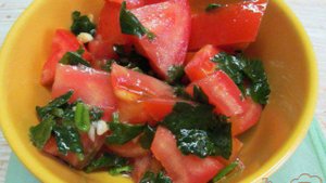 Салат из помидора с сельдереем