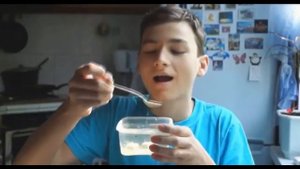 Реклама "Магги" "Мы поели супчик Магги, не хватило нам бумаги"