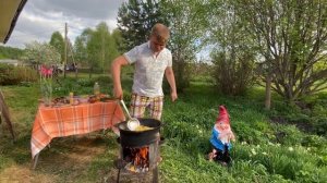 Утка с овощами в томатном соусе в казане на костре