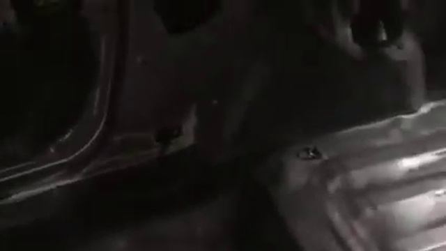 Клеим шумоизоляцию поверх виброизоляции с целью улучшения тишины в салоне Лада Ларгус смотреть онлайн