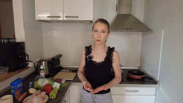 Рецепт жаренной курочки с гречкой, луком и морковью. Здоровое питание. Нутрициолог Мария Сафина смотреть онлайн