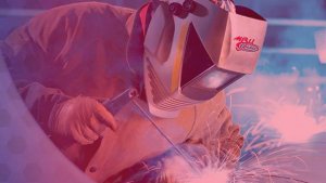 Ручная дуговая сварка покрытыми электродами