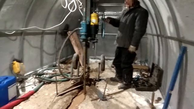 Малая буровая - бурение скважины зимой