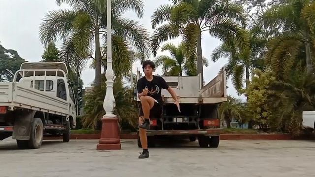 Booty music by: Git Fresh (Dance Cover) // Dunno who did the choreo but it's from tiktok смотреть онлайн