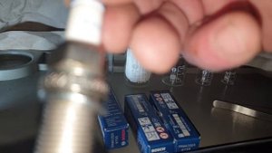 Платина и иридий в свечах зажигание Bosch из России.