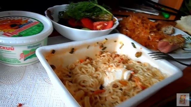 ОБЖОР:ДОШИРАК СО ВКУСОМ ГОВЯДИНЫ,ТУШЕНАЯ КАПУСТА С СОСИСКАМИ,СВЕЖИЕ ОГУРЦЫ,ПОМИДОРЫ,КОМПОТ смотреть онлайн
