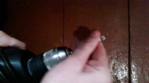Видео: Как вставить биту в дрель?