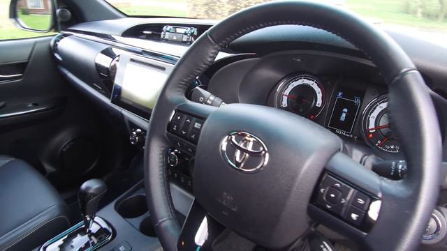 2019 Toyota Hilux 2.4 D-4D Invincible X AT35 Double Cab Pickup смотреть онлайн