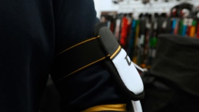 КАК ПОДОБРАТЬ ХОККЕЙНУЮ ФОРМУ • ХОККЕЙНАЯ ФОРМА ДЛЯ НОВИЧКА смотреть онлайн