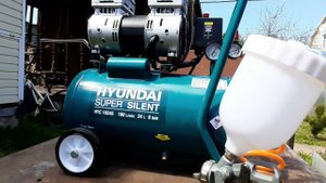 Компрессор HYUNDAI HYC 1824S и 2 атм под покраску.