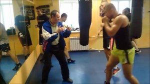 Техника профессионального бокса. Защита и движение через блок в боксе.