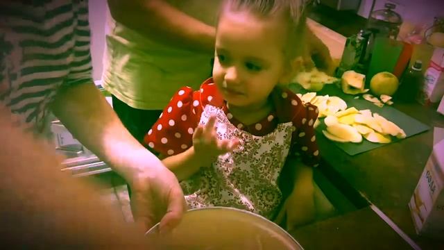 Виктория food Шоу, Шарлотка С Айвой