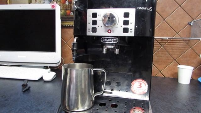 Чистка от накипи кофемашины Delonghi ECAM 22.110 Magnifica S смотреть онлайн