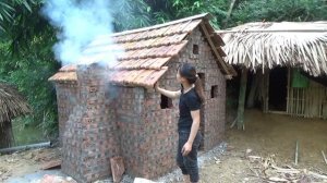 Daily Life In The Country Farm, How To make bed? piglets and pig house. Green forest life