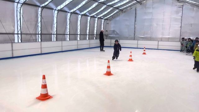 STAGE 6 Fwd outside edges смотреть онлайн