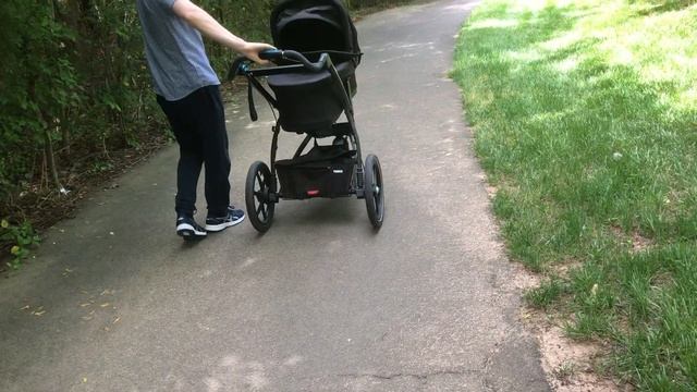 Thule Urban Glide 2 braking problem смотреть онлайн