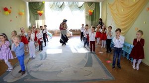 Бабка Ёжка, выгляни в окошко! песня танец