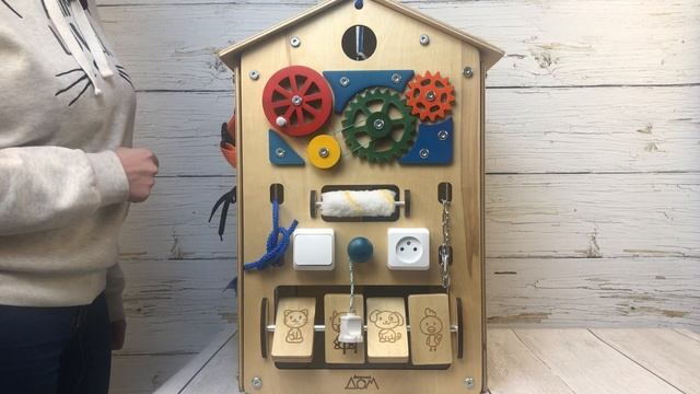 Занятный дом Деревянный! Обзор Лучшего Бизиборда домика: Безупречное качество и функционал смотреть онлайн