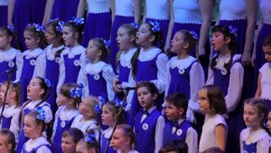 «Солнечные зайчики» - муз. Е.Поплянова, сл. В.Татаринов, исп. хор «Скворушки»