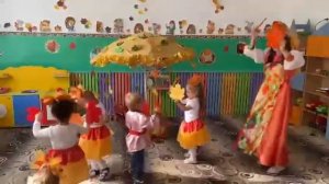 Младшая группа "Рябинка".Танец " Листики дубовые, листики кленовые"