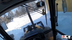 NEW HOLLAND B90B Экскаватор погрузчик Чистит снег Дом культуры 7 март2021,Backhoe Loader Cleans Sno