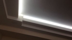 дизайн потолка из гипсокартона в гостинной