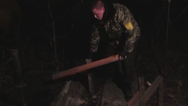 Рубка дров подручными средствами смотреть онлайн