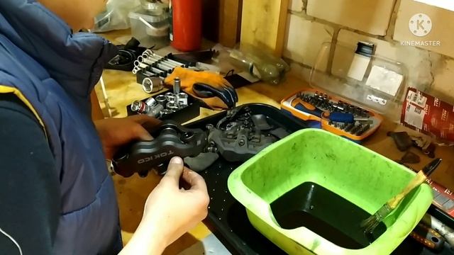 ?HONDA CBR600RR. ЧАСТЬ 2. ТЕХНИЧЕСКОЕ ОБСЛУЖИВАНИЕ. СЕРВИС. КОЛЕСО ПРАВКА, СУППОРТА, ПОДШИПНИКИ смотреть онлайн