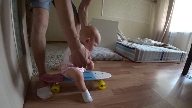 VLOG: МАЛЕНЬКИЙ ТАНЦОР! РЕБЁНКА ПОДМЕНИЛИ! ПЕРЕВОДИМ НА ОБЩИЙ СТОЛ! ТЫ ЧЕ МЕНЯ ПОЗОРИШЬ?? смотреть онлайн