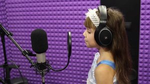 Чистякова Агния, 8 лет. "Здравствуй, русская зима!", Н. Добронравов, А. Пахмутова.