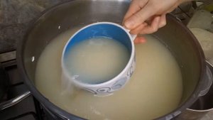 Сыр Ярлсберг, очень похож на Маасдам
