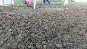 Обработка почвы мотоблоком с фрезами