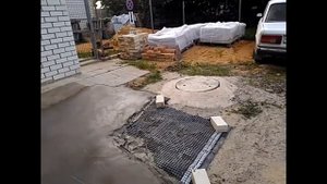 Бетонная отмостка перед воротами гаража. Продолжение.
